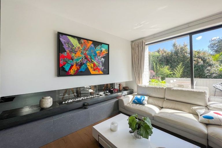 Photo of property in 9a Beacon Avenue, Campbells Bay, Auckland, 0630