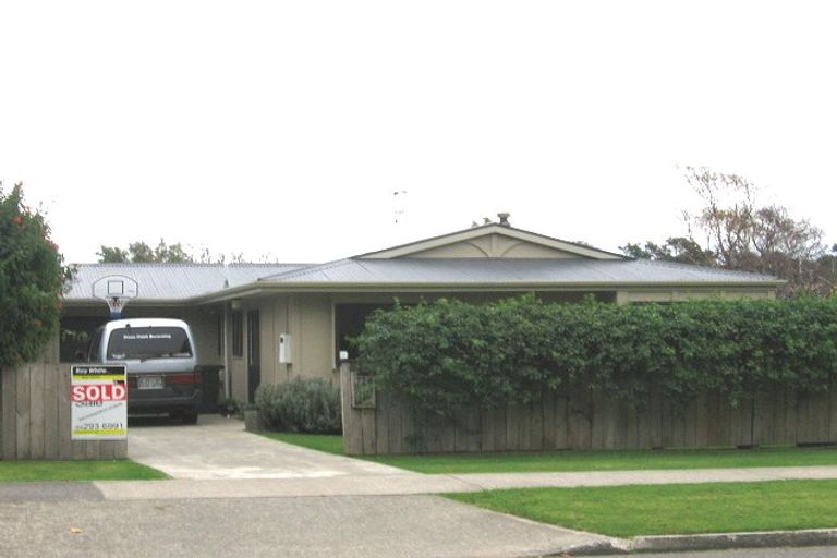 Photo of property in 72a Elizabeth Street, Waikanae, 5036