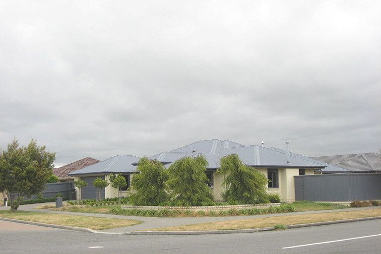 Photo of property in 74 Broadhaven Avenue, Parklands, Christchurch, 8083