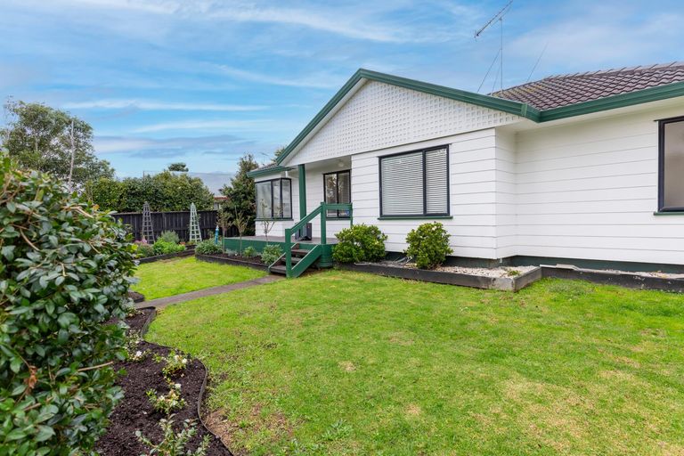 Photo of property in 37 Rosemead Place, Randwick Park, Auckland, 2105