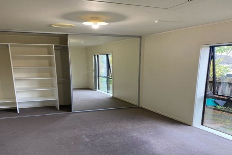 Photo of property in 4 Heversham Place, Glendene, Auckland, 0602