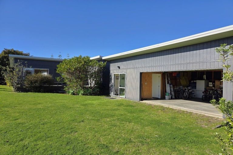 Photo of property in 102 Sands Crescent, Matarangi, Whitianga, 3592