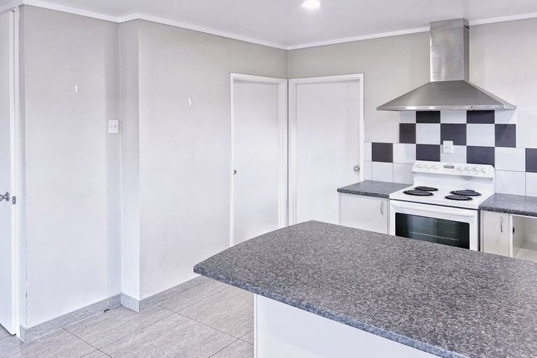Photo of property in 4 Clutha Crescent, Clover Park, Auckland, 2023