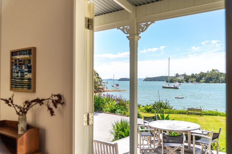 Photo of property in 16 Creswell Street, Opua, 0200