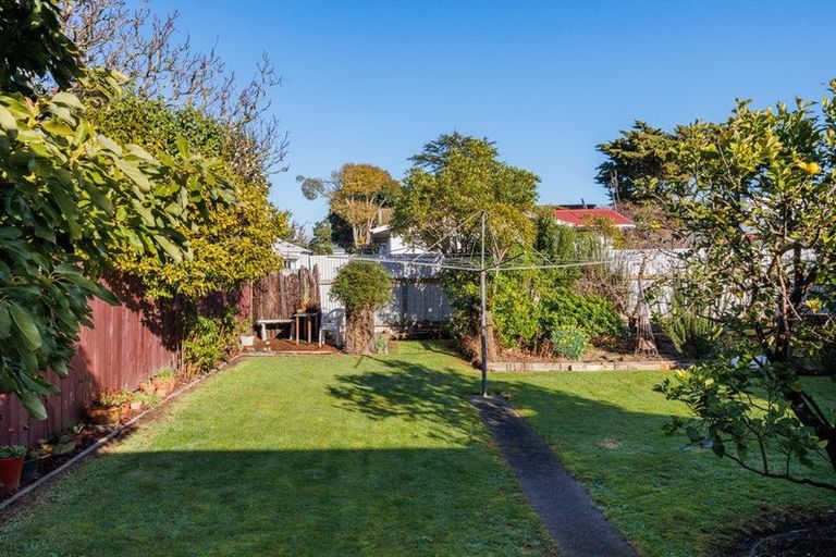 Photo of property in 18 Milverton Avenue, Hokowhitu, Palmerston North, 4410