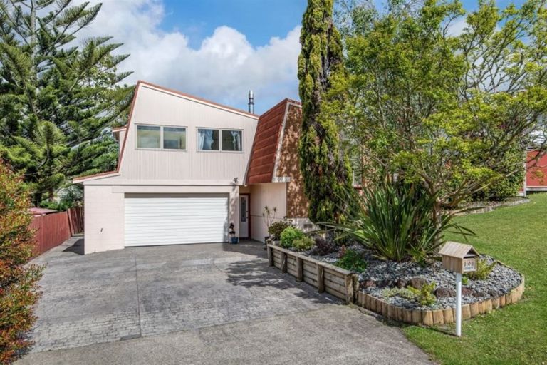 Photo of property in 101 Stapleford Crescent, Browns Bay, Auckland, 0630