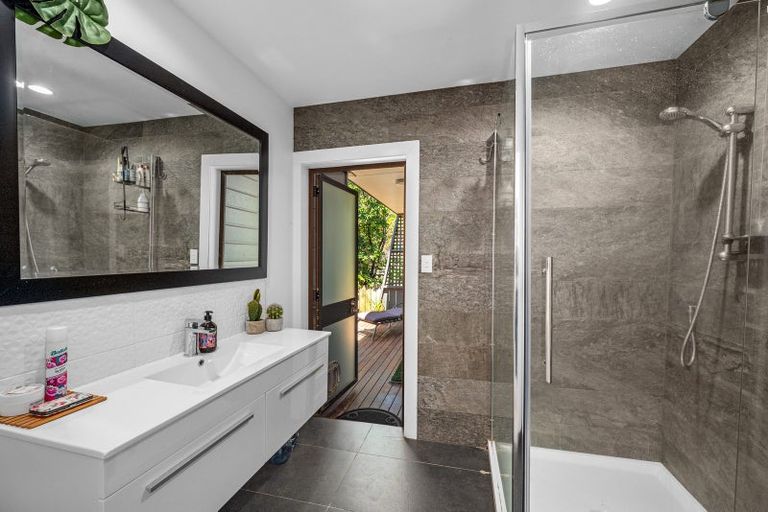 Photo of property in 1/127 Churchill Road, Rothesay Bay, Auckland, 0630