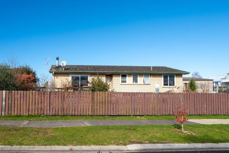Photo of property in 27 Te Rangitautahanga Road, Turangi, 3334
