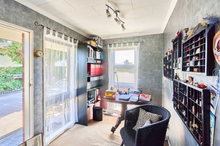 Photo of property in 203 Fitzherbert Avenue, West End, Palmerston North, 4410