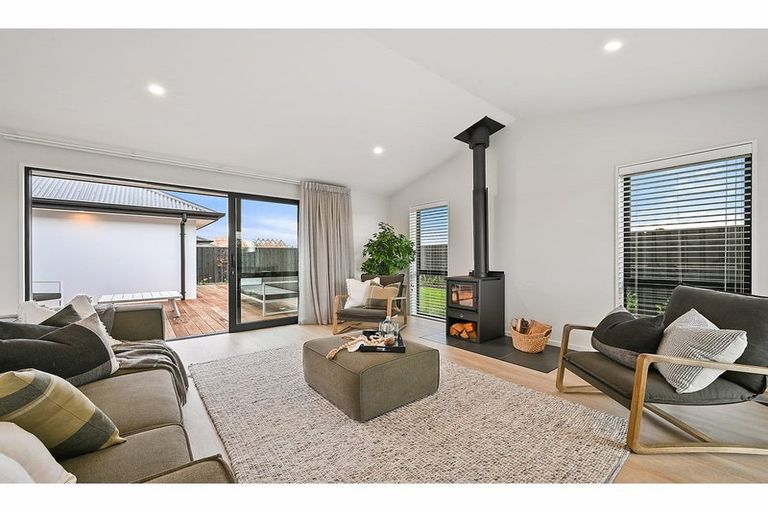 Photo of property in 2 Mccahon Drive, Rangiora, 7400