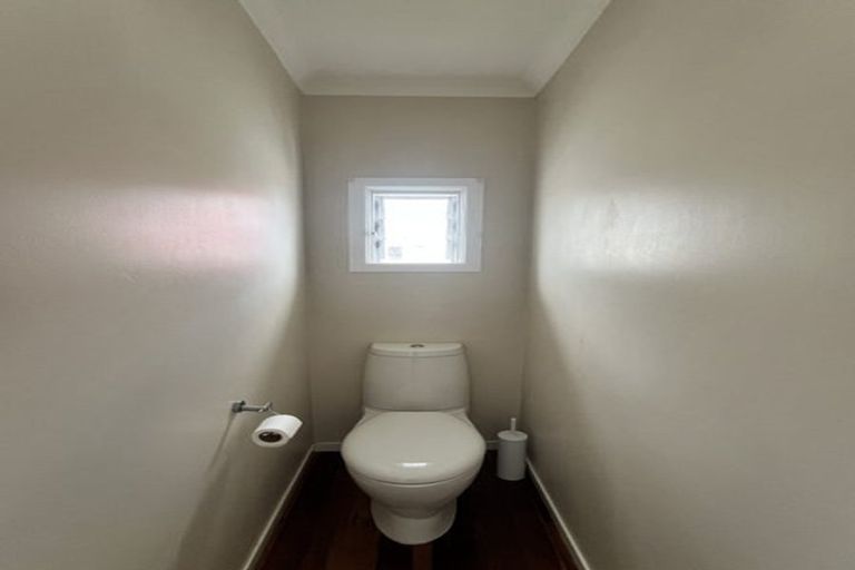 Photo of property in 607 Beach Road, Rothesay Bay, Auckland, 0630