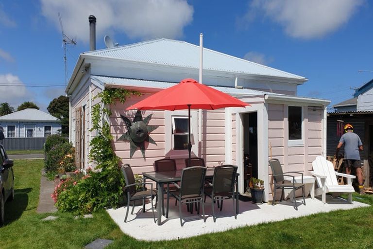 Photo of property in 1 Frances Street, Foxton, 4814