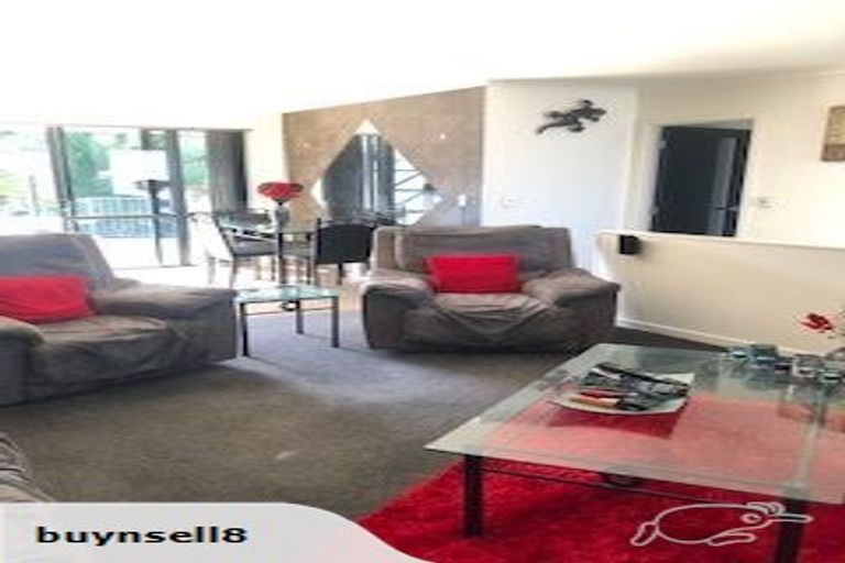 Photo of property in 111 Roberta Crescent, Orewa, 0931