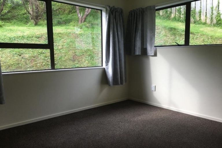 Photo of property in 10 Tullamore Way, Johnsonville, Wellington, 6037