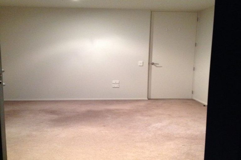 Photo of property in 71 Tamworth Crescent, Newlands, Wellington, 6037