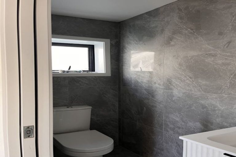 Photo of property in 1 Loughanure Place, Massey, Auckland, 0614