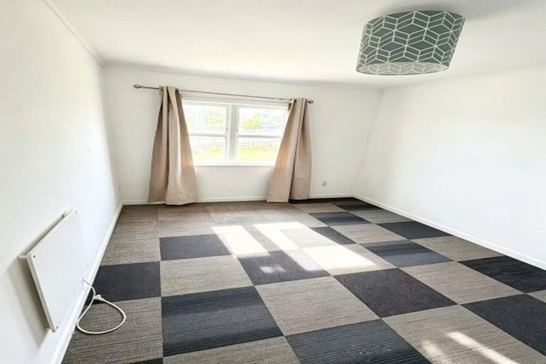 Photo of property in 121 Sturges Road, Henderson, Auckland, 0612