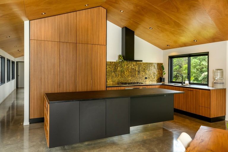 Photo of property in 23c Arden Place, Oakura, 4314