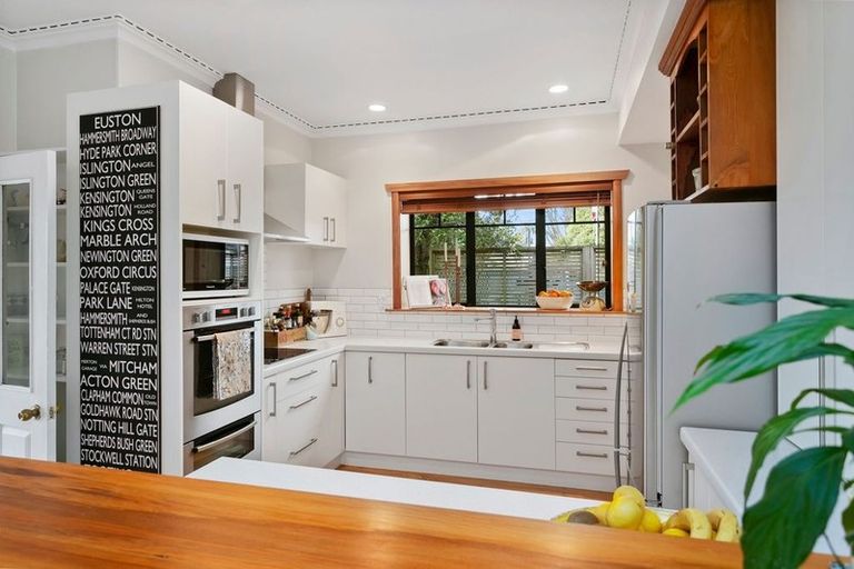 Photo of property in 18 Queen Street, Cambridge, 3434