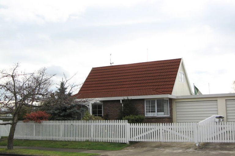 Photo of property in 2 Mangarau Crescent, Havelock North, 4130