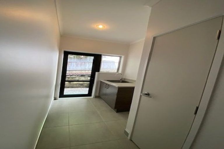 Photo of property in 80 Waldorf Crescent, Orewa, 0931