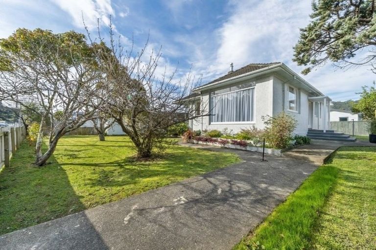 Photo of property in 21 Rawhiti Street, Stokes Valley, Lower Hutt, 5019