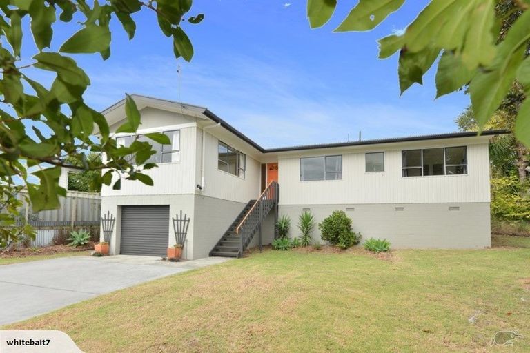 Photo of property in 1 Curlew Place, One Tree Point, 0118