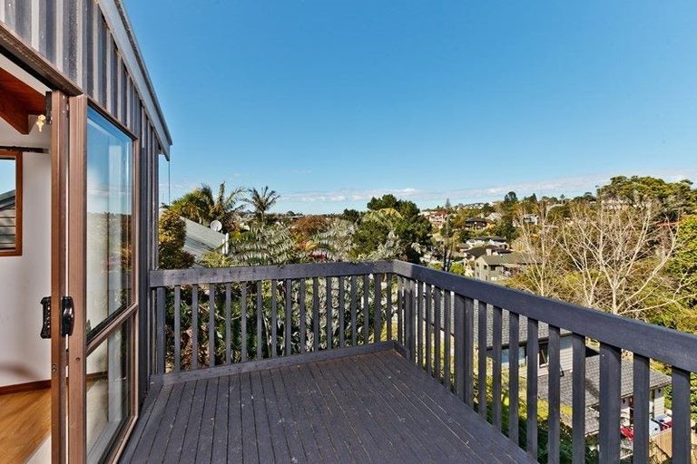 Photo of property in 6 Deverell Place, Northcross, Auckland, 0632