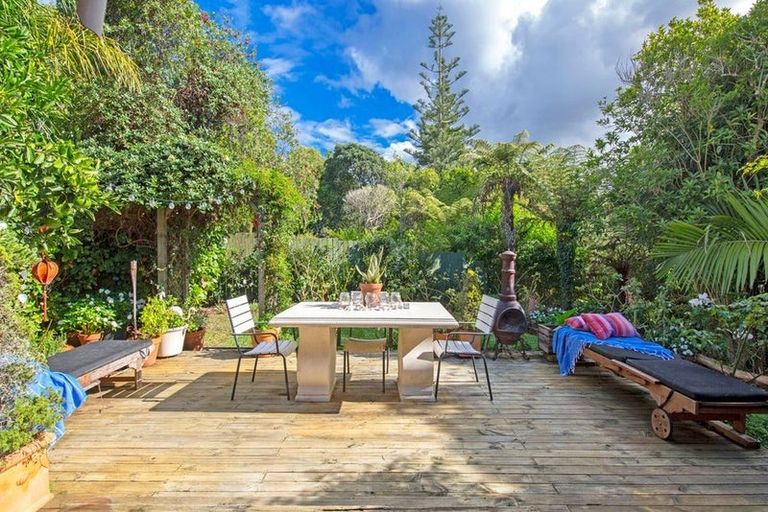 Photo of property in 1/24 Liston Crescent, Cockle Bay, Auckland, 2014