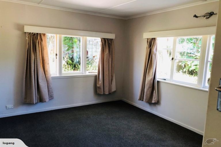 Photo of property in 76 Wade River Road, Stanmore Bay, Whangaparaoa, 0932