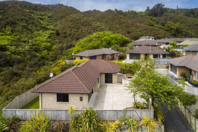 Photo of property in 58 King Charles Drive, Kingsley Heights, Upper Hutt, 5018