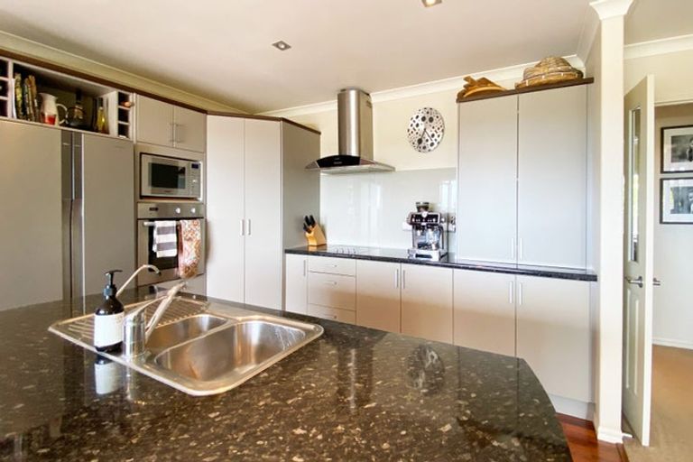 Photo of property in 124 Trig Road, Whitford, Howick, 2571