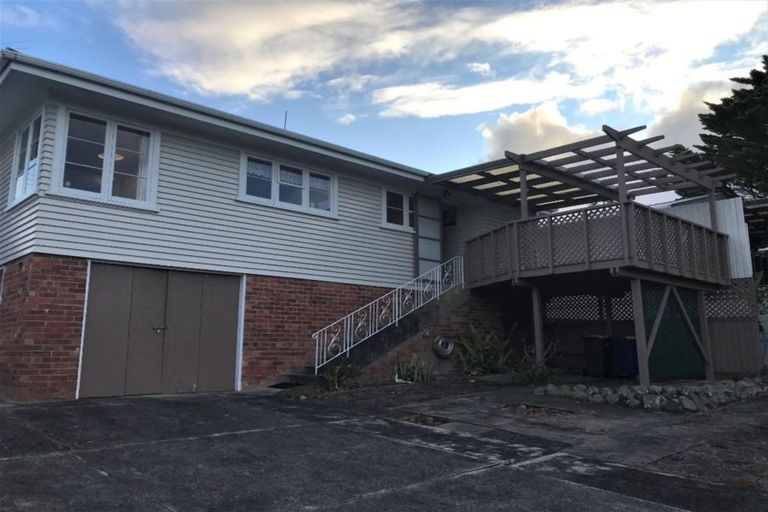 Photo of property in 37 St Leonards Road, Kelston, Auckland, 0602