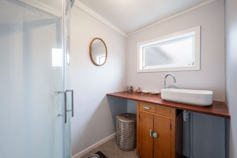 Photo of property in 17 Martin Street, Monaco, Nelson, 7011