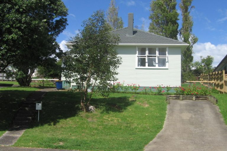 Photo of property in 12 Greenslade Crescent, Northcote, Auckland, 0627