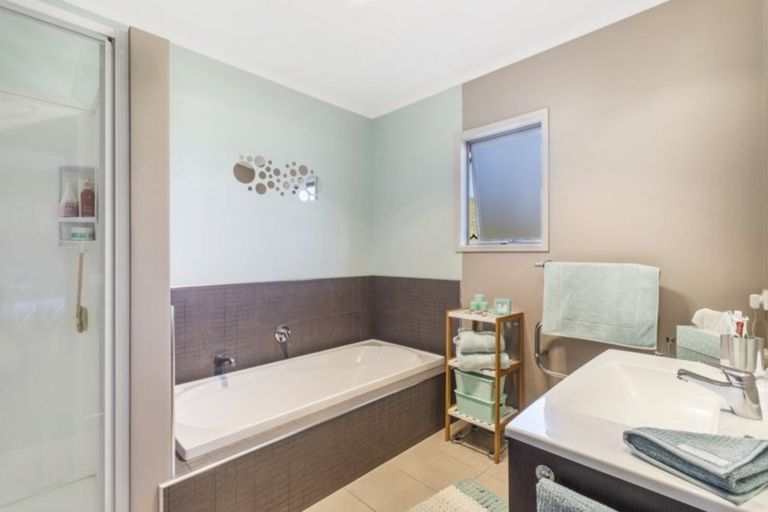 Photo of property in 6 Goldfinch Place, Welcome Bay, Tauranga, 3112