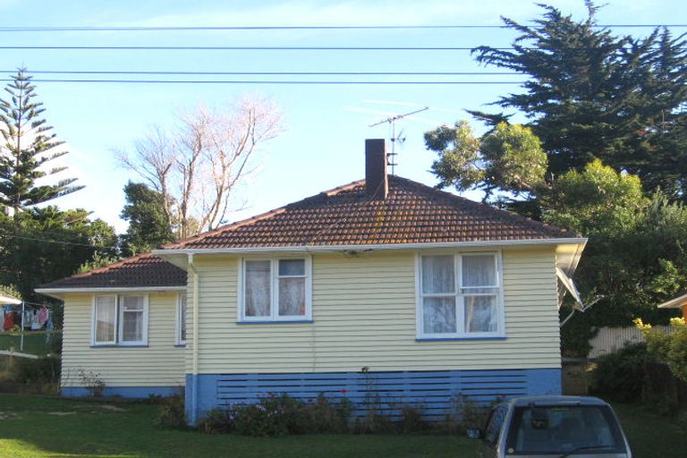 Photo of property in 128 Castor Crescent, Cannons Creek, Porirua, 5024
