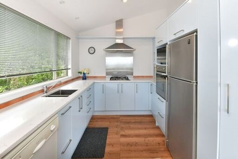 Photo of property in 35a Elliston Crescent, Stanmore Bay, Whangaparaoa, 0932