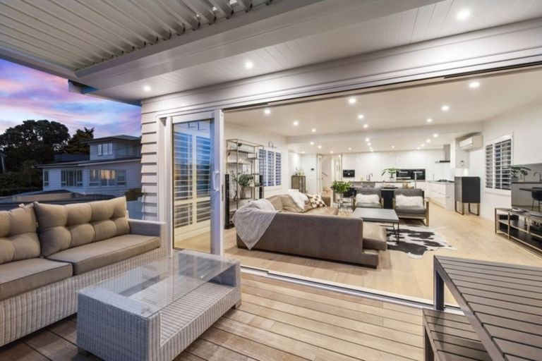 Photo of property in 9 Commodore Parry Road, Castor Bay, Auckland, 0620