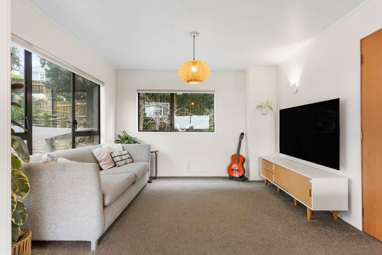 Photo of property in 1/305 Glenfield Road, Glenfield, Auckland, 0629