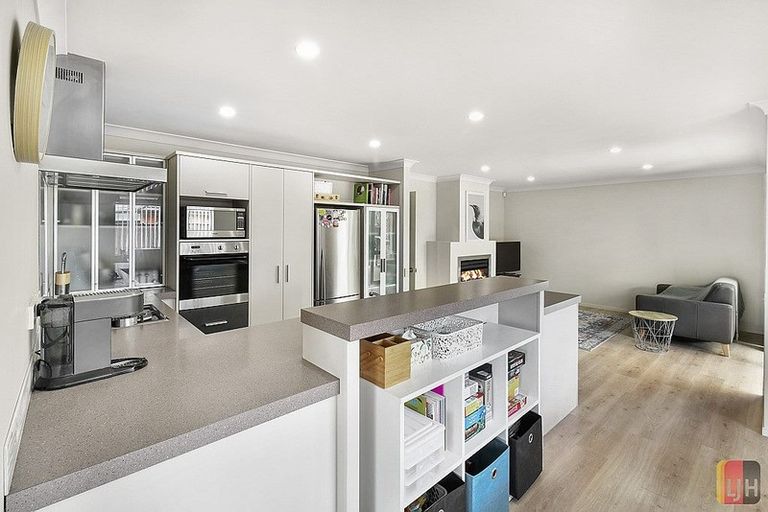 Photo of property in 13 Girvan Terrace, Wattle Downs, Auckland, 2103