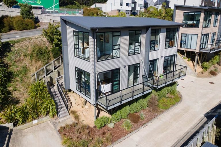 Photo of property in 2 Ara Paripari, Tawa, Wellington, 5028