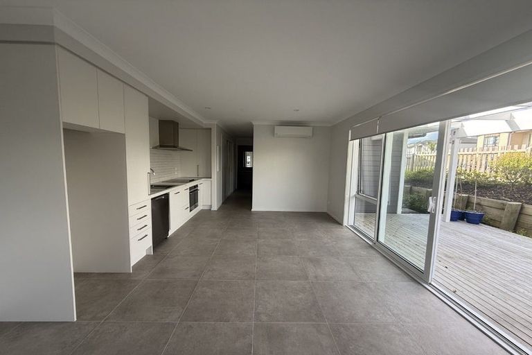 Photo of property in 37 Maraeariki Avenue, Orewa, 0931
