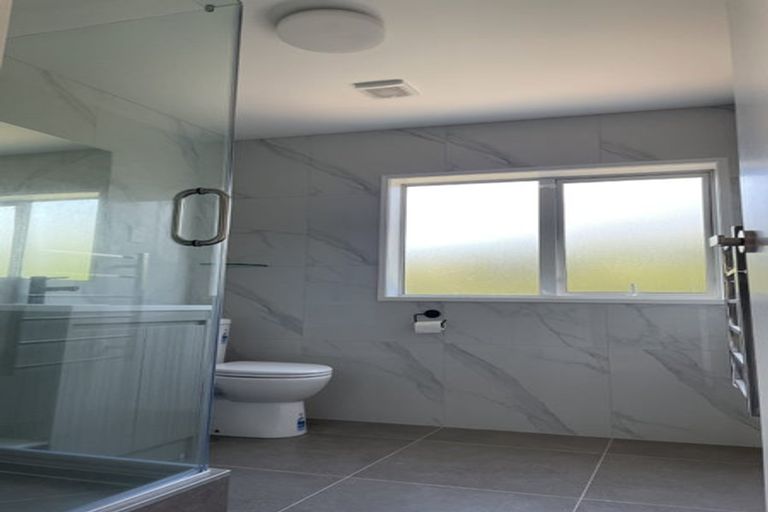 Photo of property in 1/163 Onewa Road, Birkenhead, Auckland, 0626