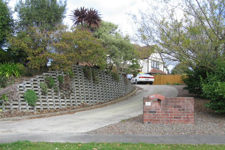 Photo of property in 21 Springdale Grove, Fitzherbert, Palmerston North, 4410
