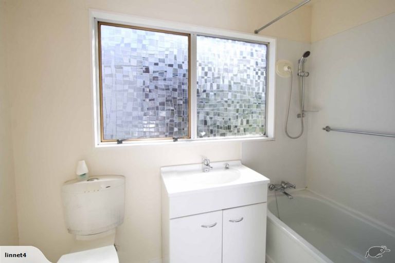 Photo of property in 19a Caesars Place, Churton Park, Wellington, 6037