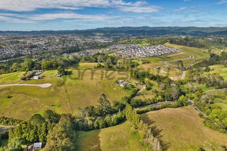 Photo of property in 136 Chamberlain Road, Massey, Auckland, 0614