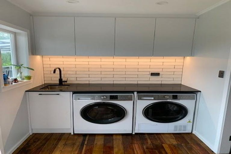 Photo of property in 127 Matipo Road, Te Atatu Peninsula, Auckland, 0610