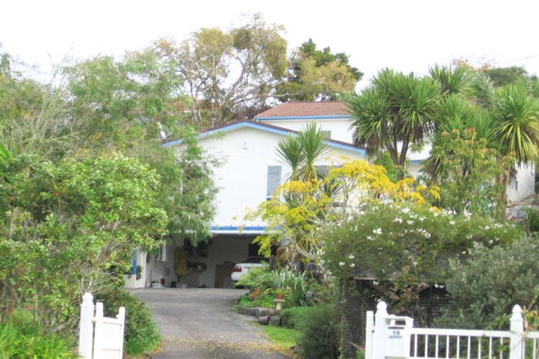 Photo of property in 14 Maori Hut Road, Red Beach, 0932
