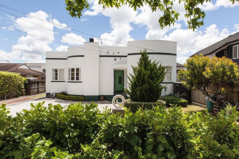Photo of property in 32 Dignan Street, Point Chevalier, Auckland, 1022